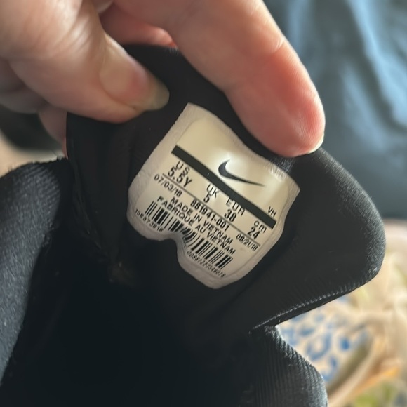 New Team Hustle D8 Athletic Shoes - Picture 8 of 9